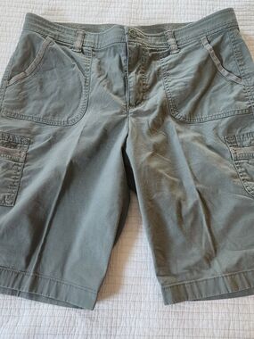 Gloria Vanderbilt Hallle Cargo Shorts Size 10